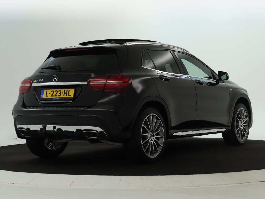 Mercedes-Benz Gla-klasse 180 business solution amg line | panoramadak | cru
