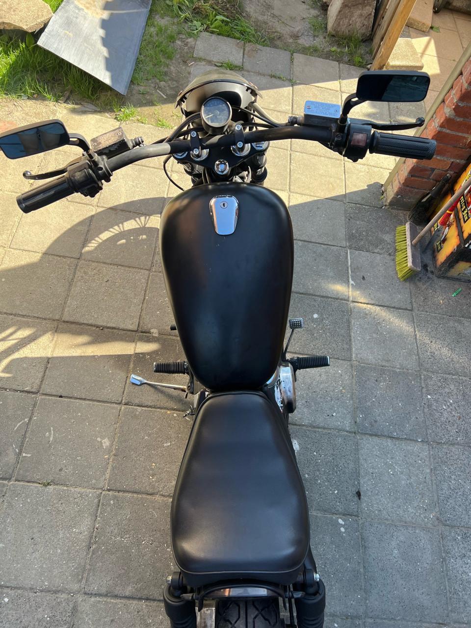 Suzuki intruder vs700