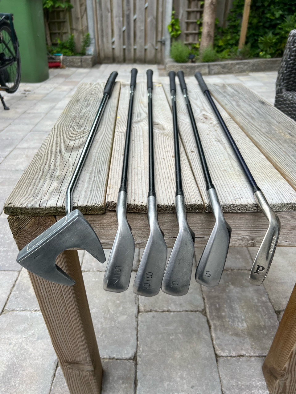 Inesis golf tas met bijbehorende clubs