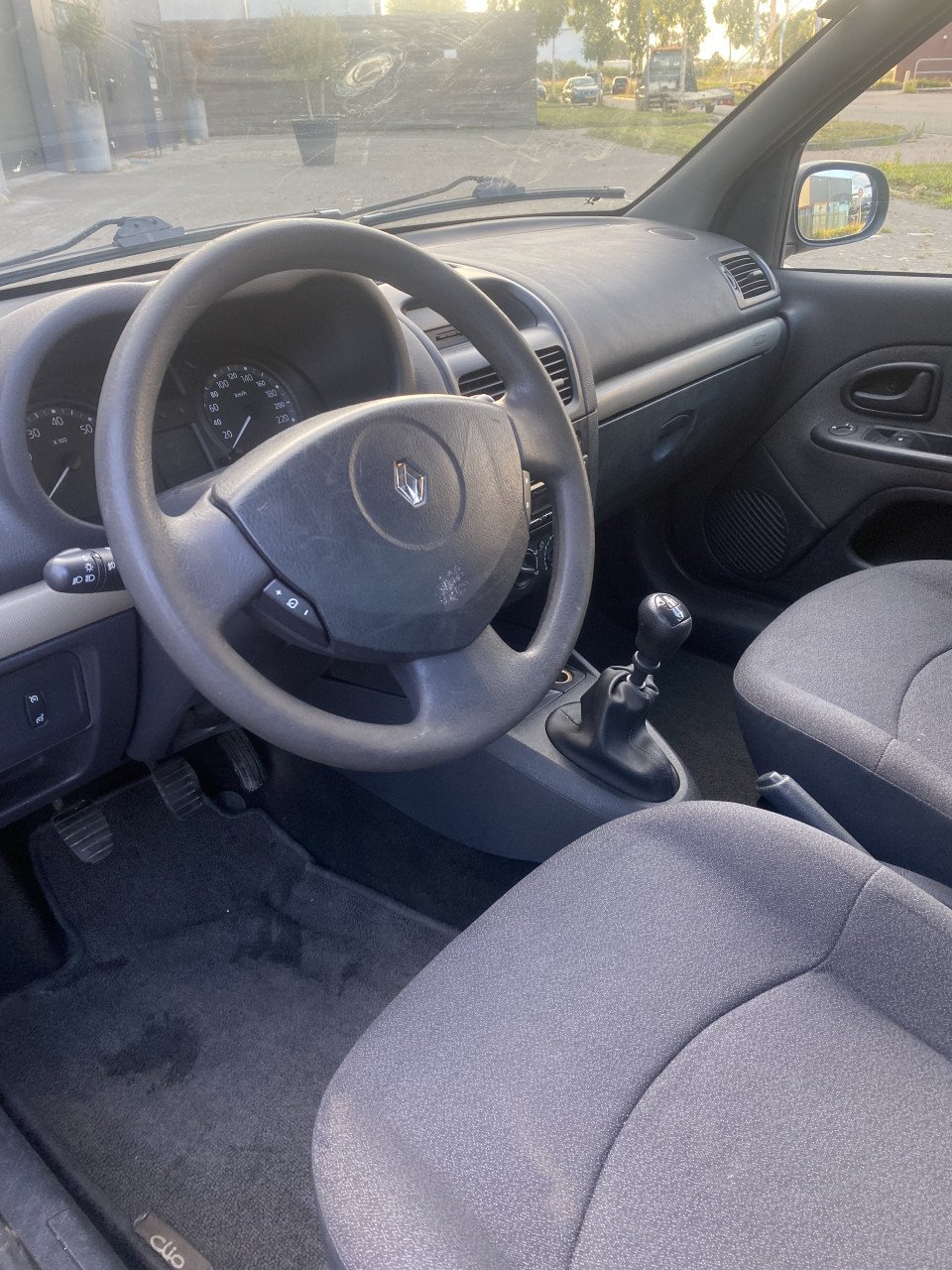 Renault Clio 1.4 16V Autbas E3 2004 Zwart | NAP