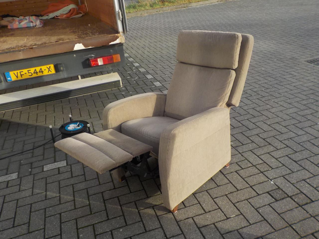 3 zits ( 180 cm ) + fauteuil + elektrische relax fauteuil met 2 motoren