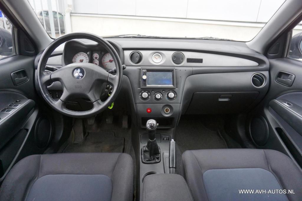 Mitsubishi Outlander 2.0 invite+