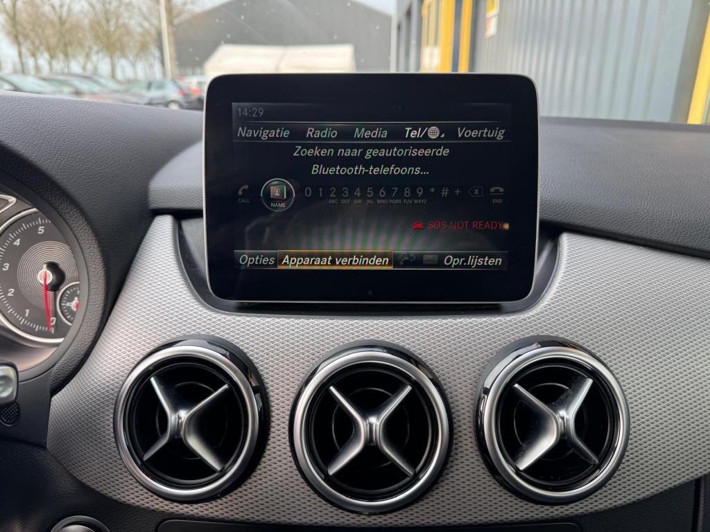Mercedes-Benz B-Klasse 180 activity edition | leer | automaat |