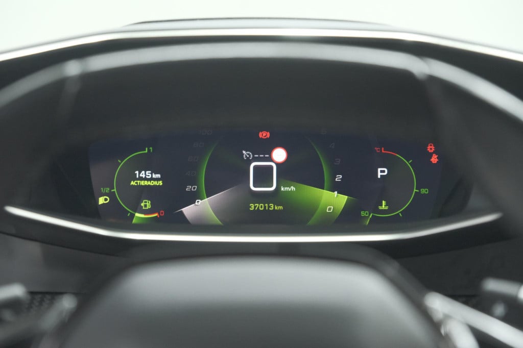 Peugeot 208 puretech 100 eat8 allure | camera | apple carplay | navigatie |