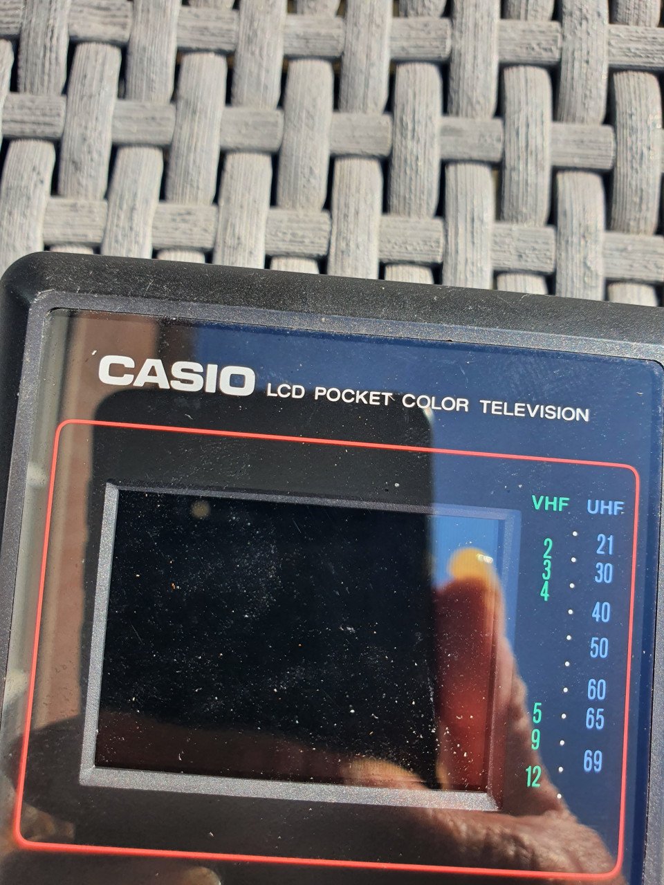 Leuk vintage Casio LCD pocket kleuren televisie, model TV 410 V....