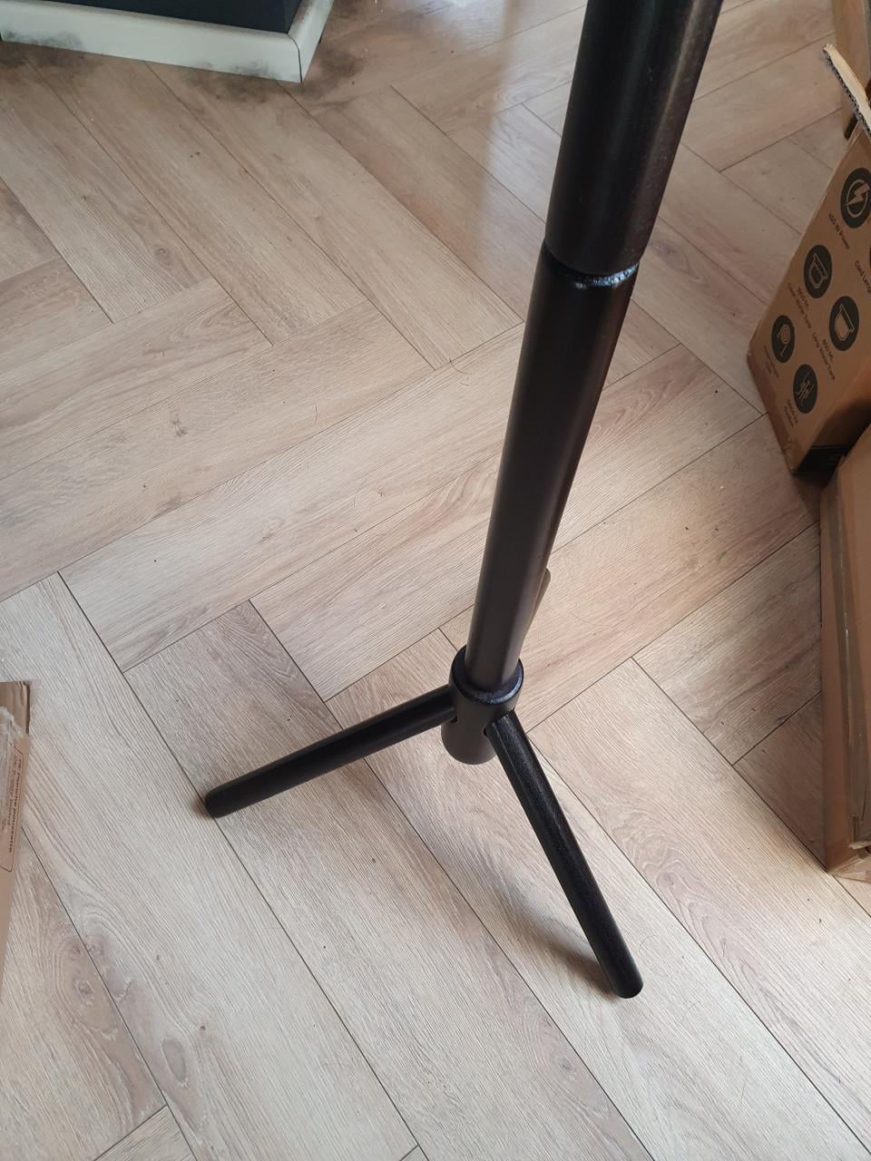 Kapstok staand zwart met 8 haken| 175 cm | zo goed als nieuw