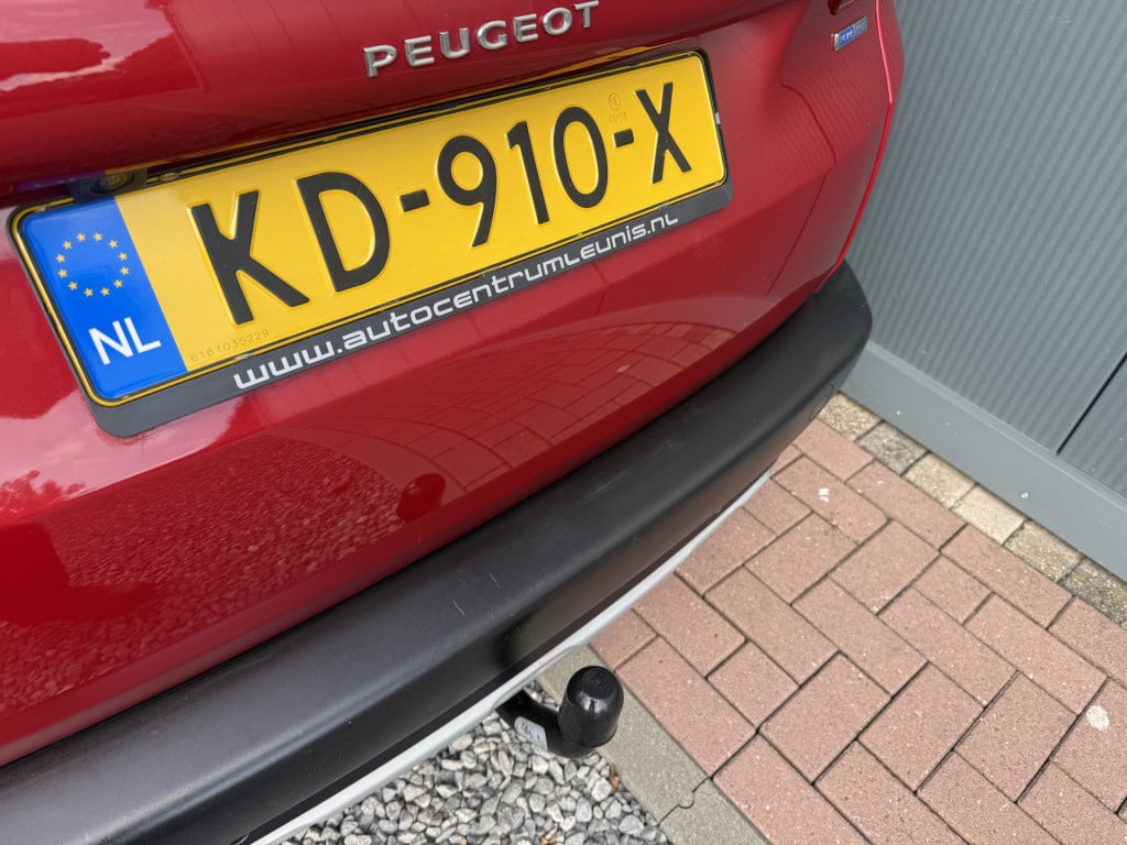 Peugeot 2008 1.2i automaat puretech allure 5-drs