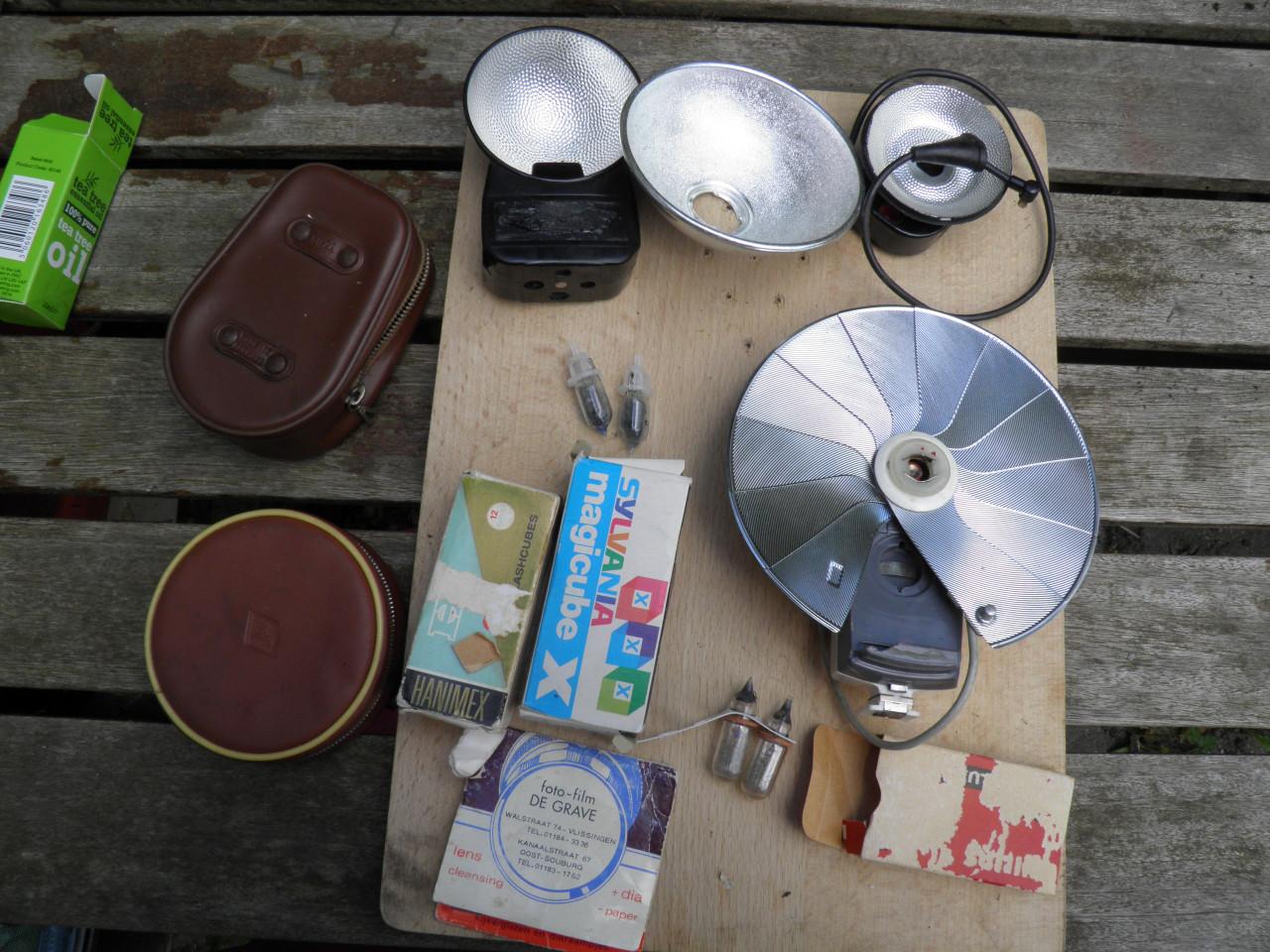 Lot analoge werkende flitsers en antieke flitsers