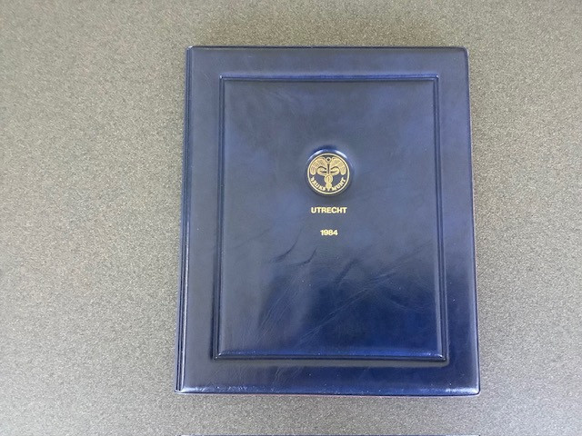 Nederland , Proofsets 1983 t/m 1987 met zilveren jaarpenning.