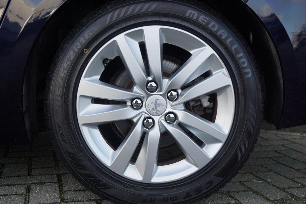 Peugeot 308 sw 1.2 e-thp blue lease executive climate / navi / cruise / pan