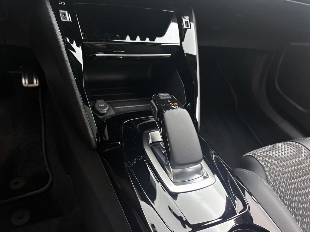 Peugeot E-2008 ev gt 50 kwh | rijklaar | panoramadak | stoelverwarming | ad