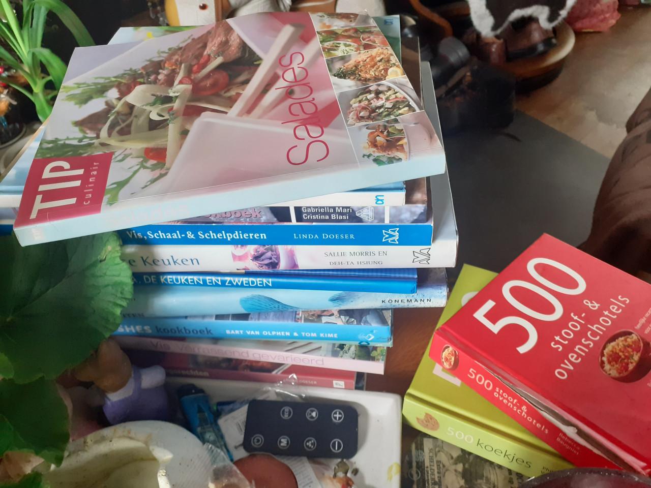 15 x Kookboeken ......&.... 8 stuks WO-2 & Sleepvaart...10 x