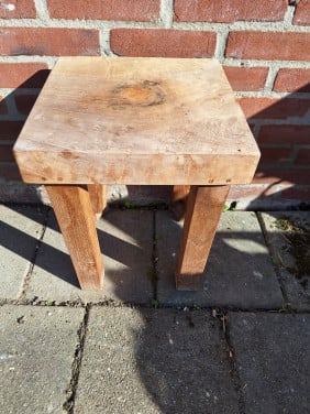 Stevig houten tafeltje