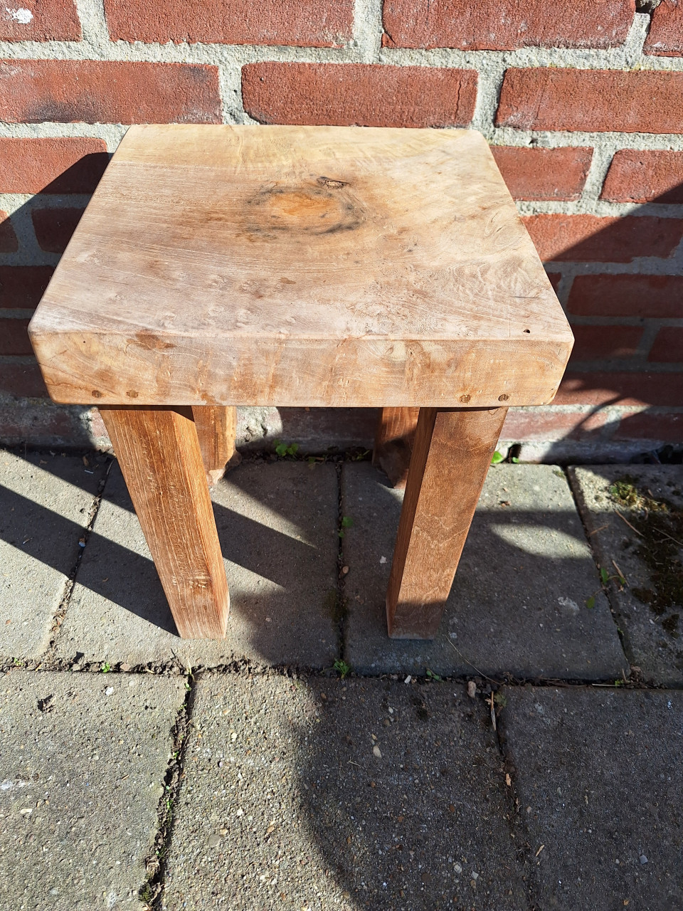 Stevig houten tafeltje
