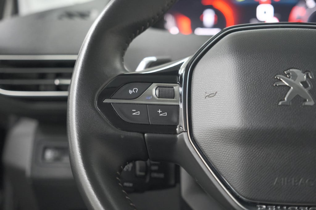 Peugeot 5008 puretech 130 eat8 active | 7 zitplaatsen | camera | navigatie 
