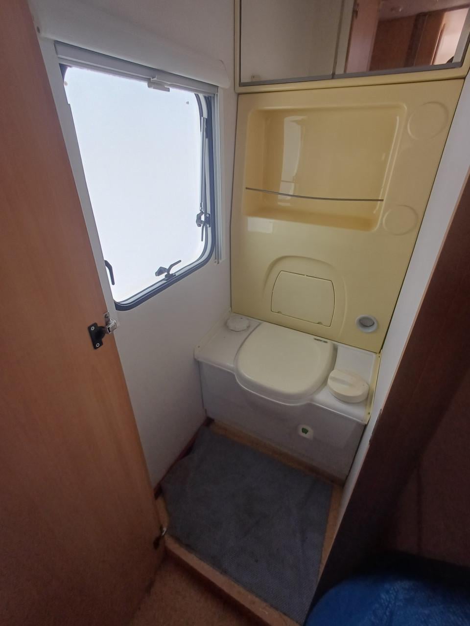 Home Car Caravan Met mover en voortent