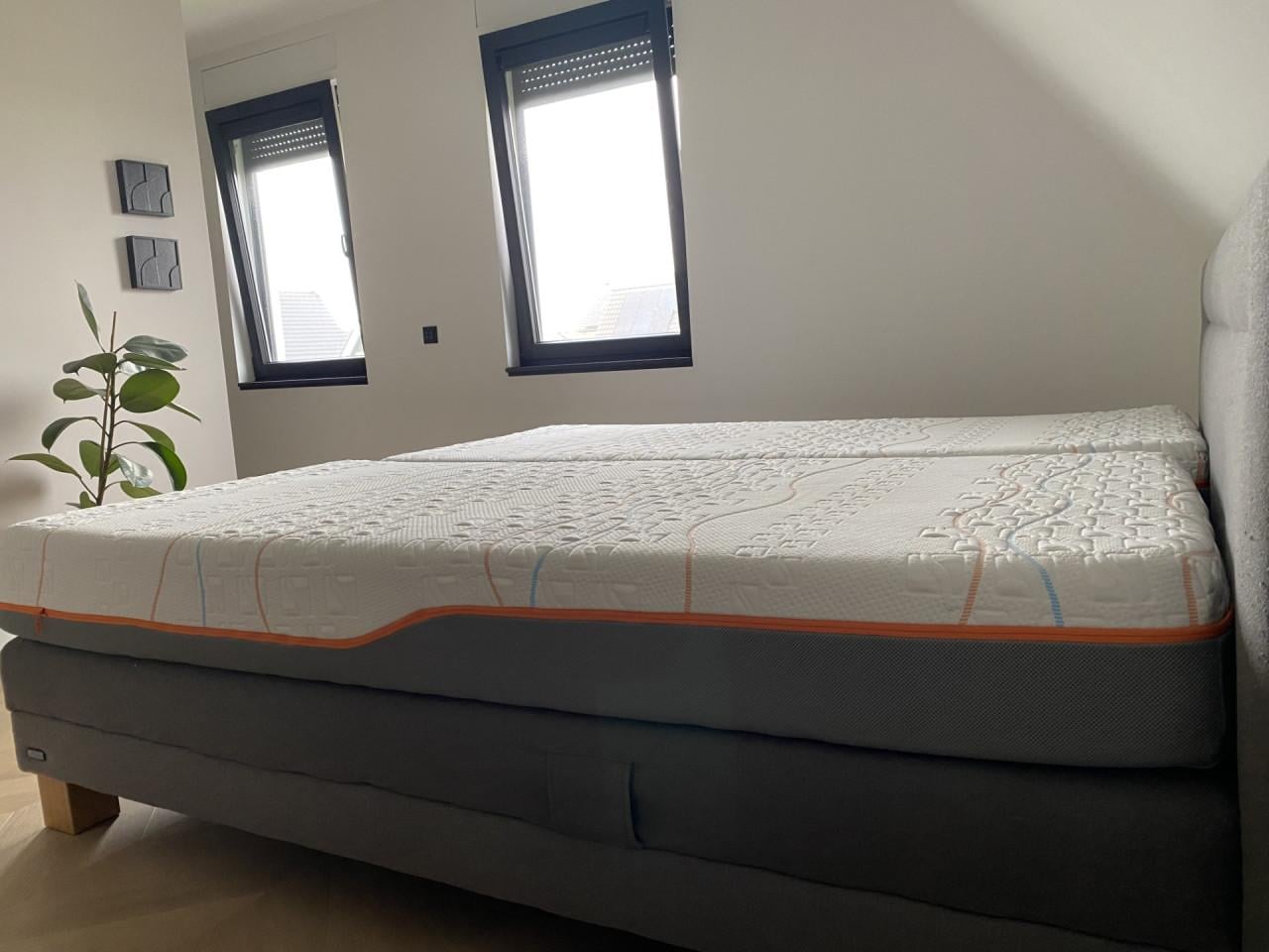 Royale, luxe boxspring (200 x 210 cm) M-Line inclusief 2 matrassen M-Line