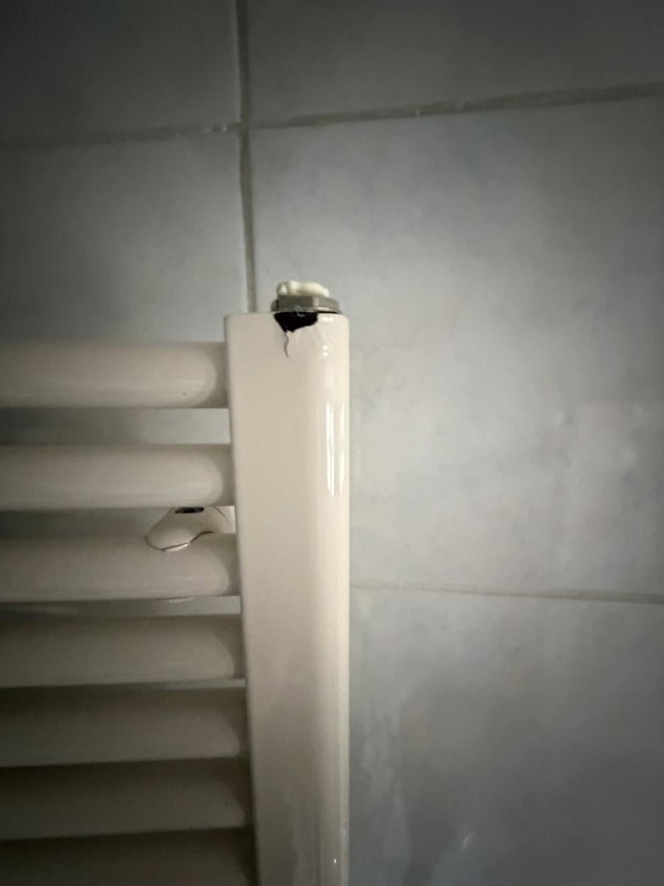 Witte handdoekradiator voor badkamer