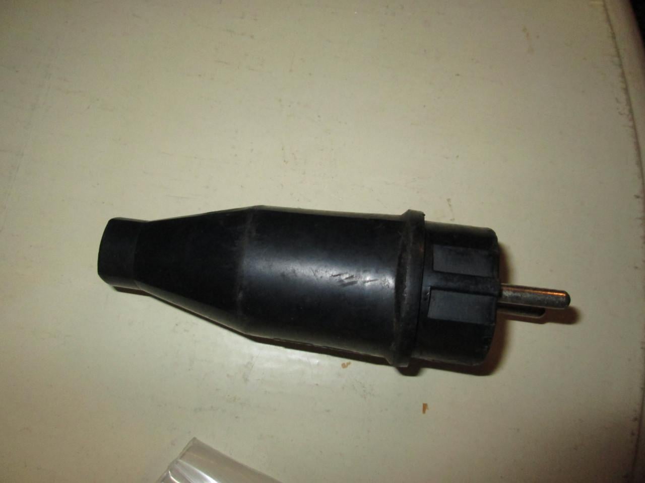 Nieuwe  geaarde stekkers en contra stekkers