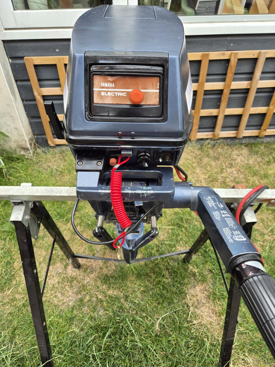 Yamaha 9.9  4 takt. buitenboordmotor met electrische start, kort staart.