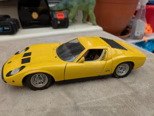 Lamborghini Miura 1:18