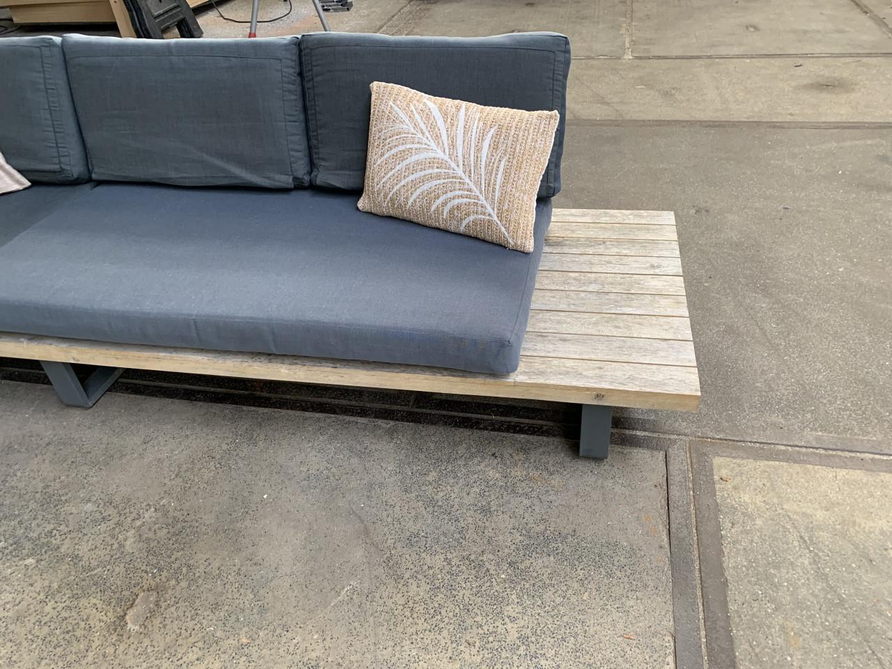 Loungset hardhout met Alminium grijs, set in orde, kussenhoezen gewassen,