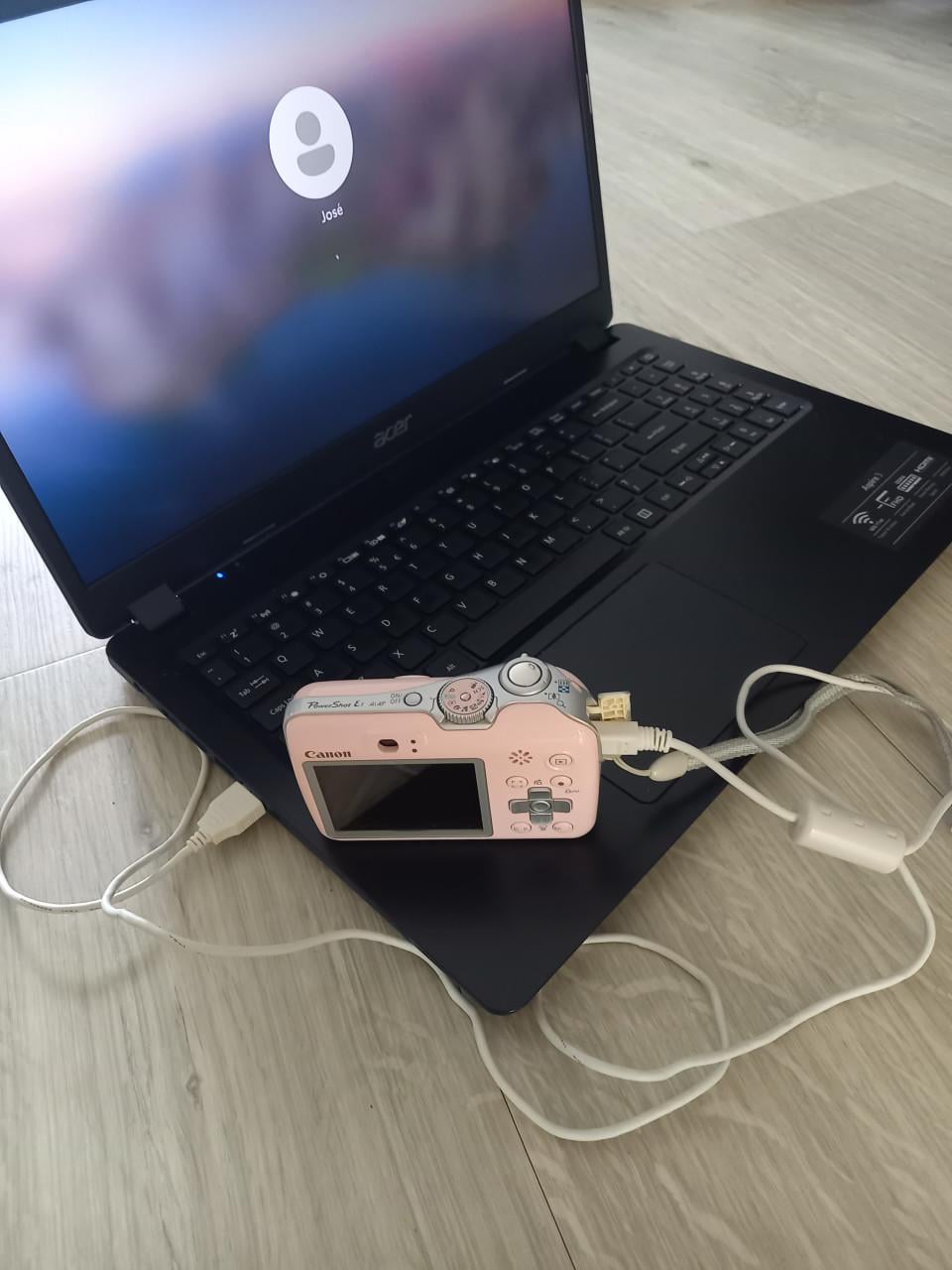 Canon PowerShot E1 Digitale Compact Camera - Roze