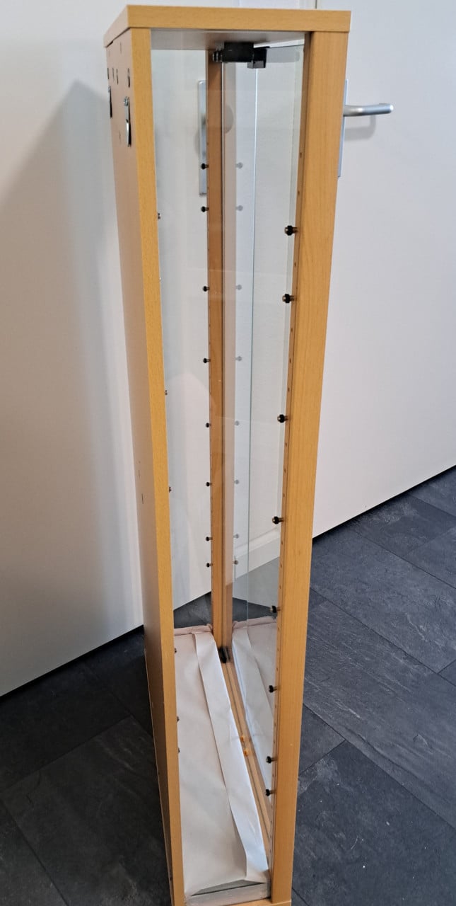 Mooie compacte vitrinekast