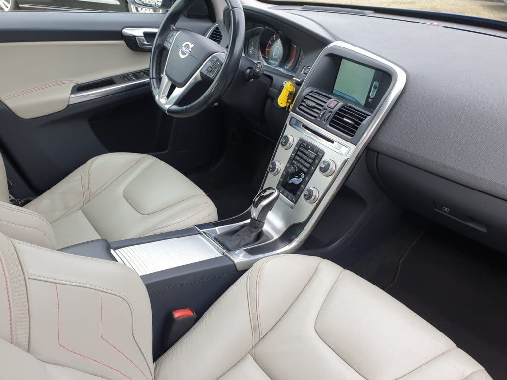 Volvo XC60 2.0 t5 fwd ocean race 245pk
