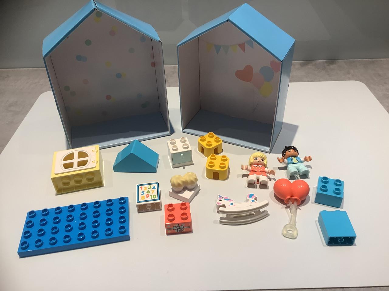 Duplo Speelset - Schooltje/Feest, met de doos als speelhuisje