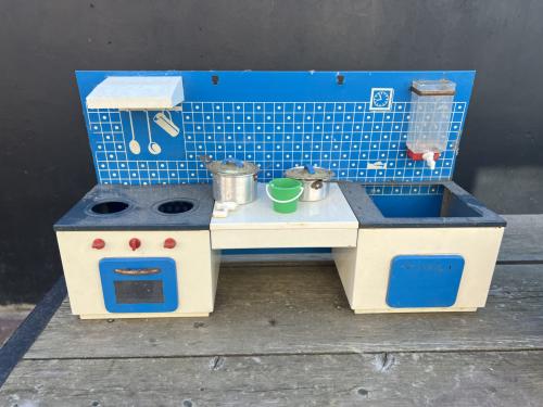 Vintage speelgoed keukentje