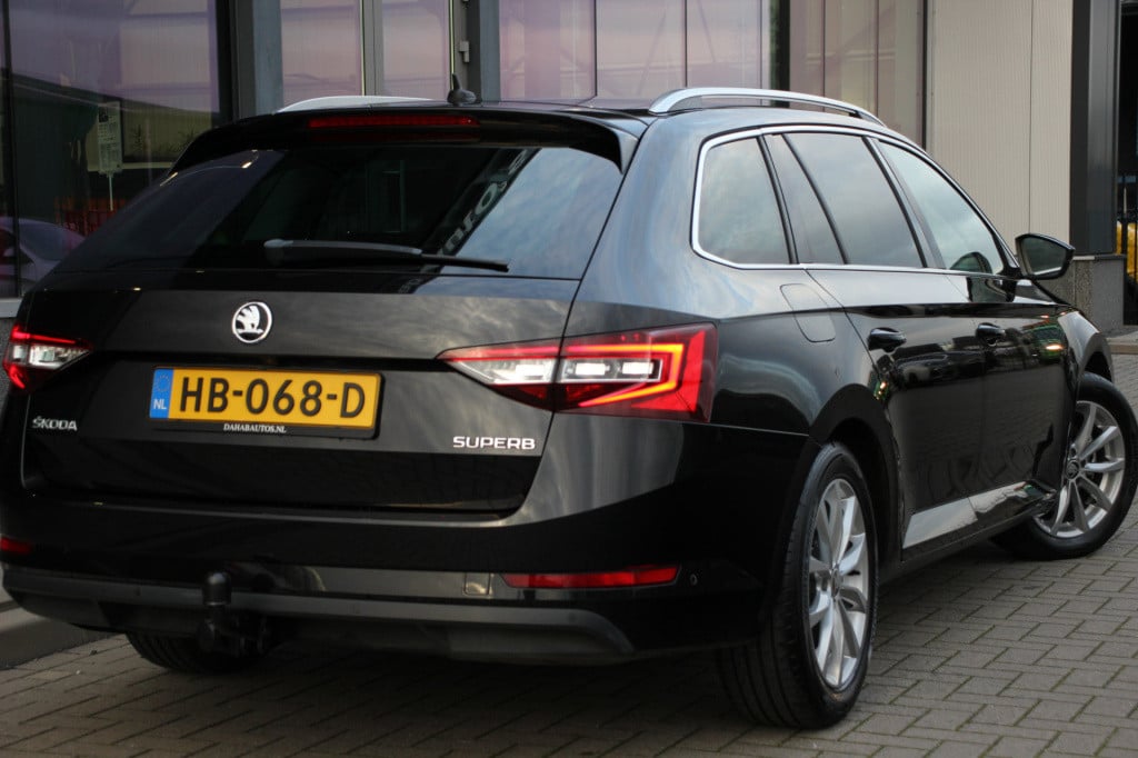 Skoda Superb combi 1.6 tdi style business | automaat | navi | camera