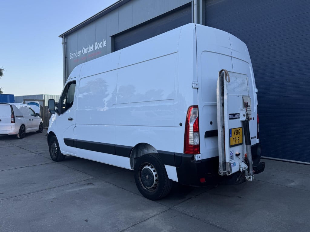 Renault Master t35 2.3 dci l2h2 laadklep / airco / cruise controle / n.a.p 