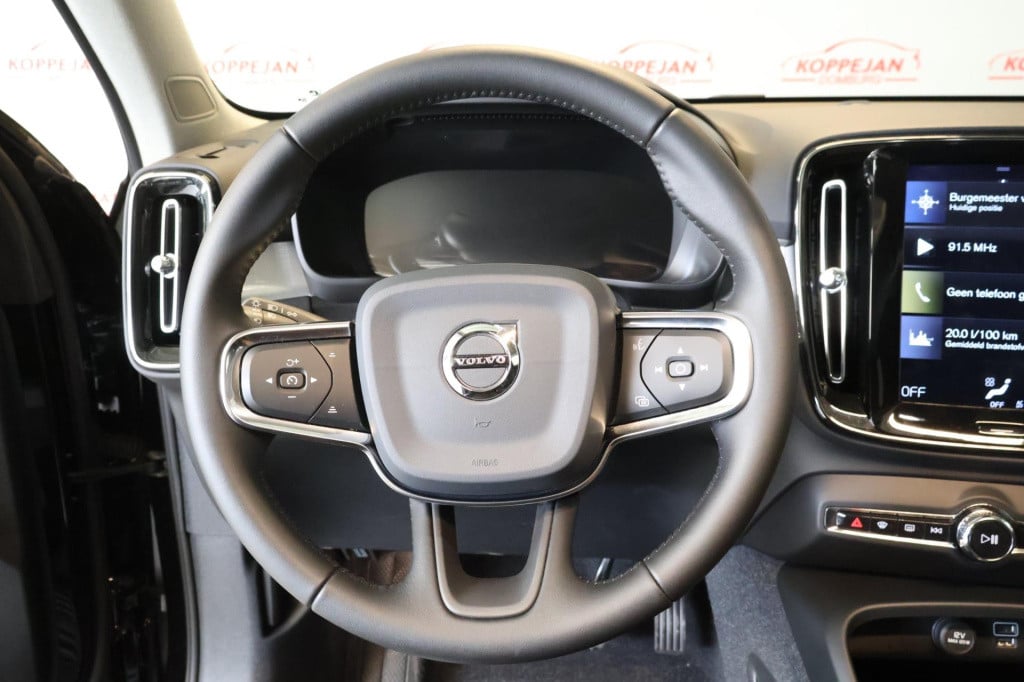 Volvo XC40 1.5 t3 momentum pro nl auto, panoramadak, el kofferklep, carplay