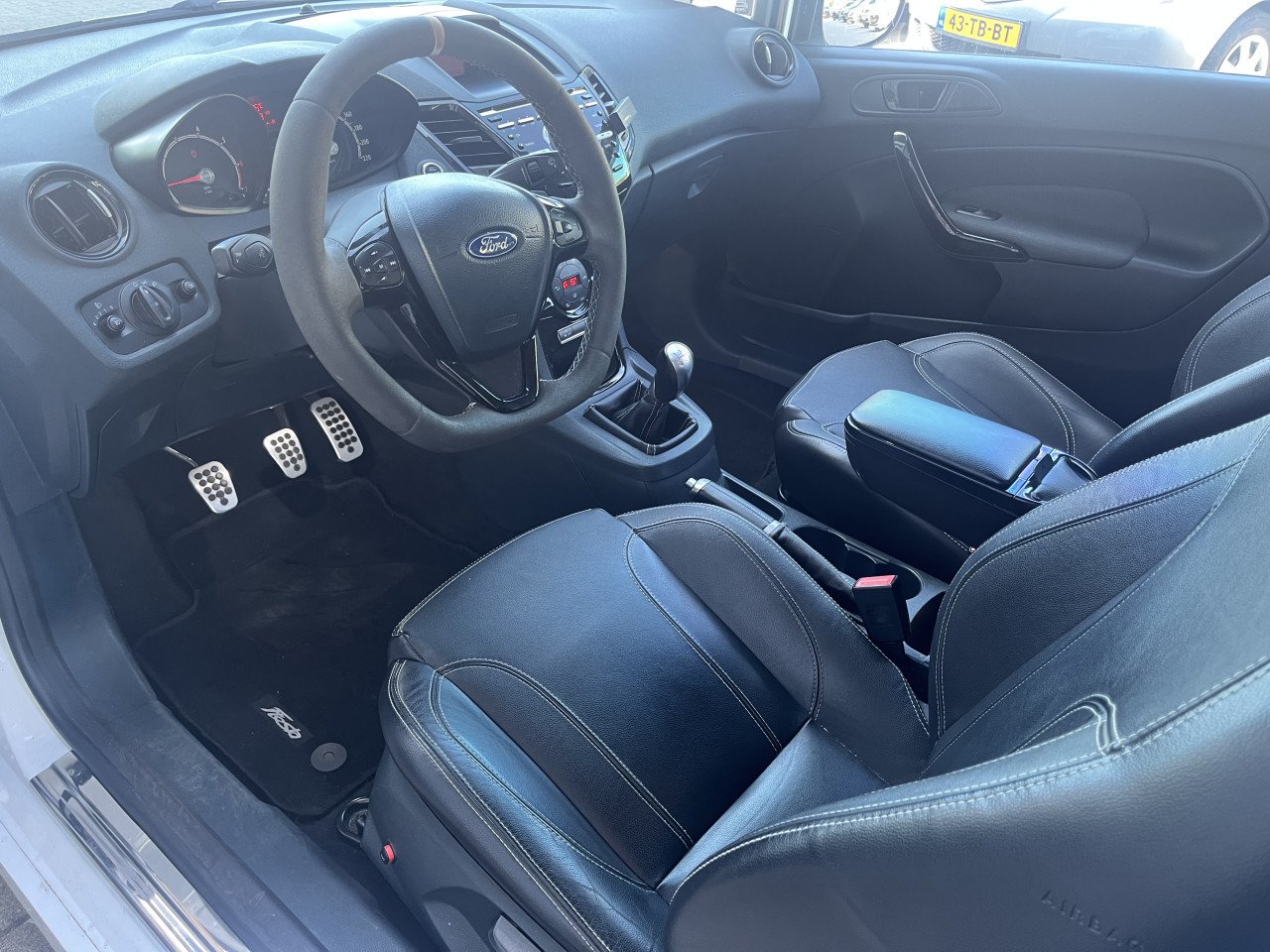 Ford Fiësta 1.6 Metal|Leer|17 inch|97.500 km|Dealeronderhouden