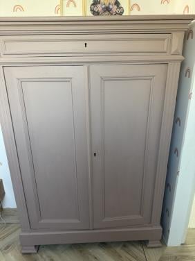 Gave meiden kast met evt bijpassend peuterbed