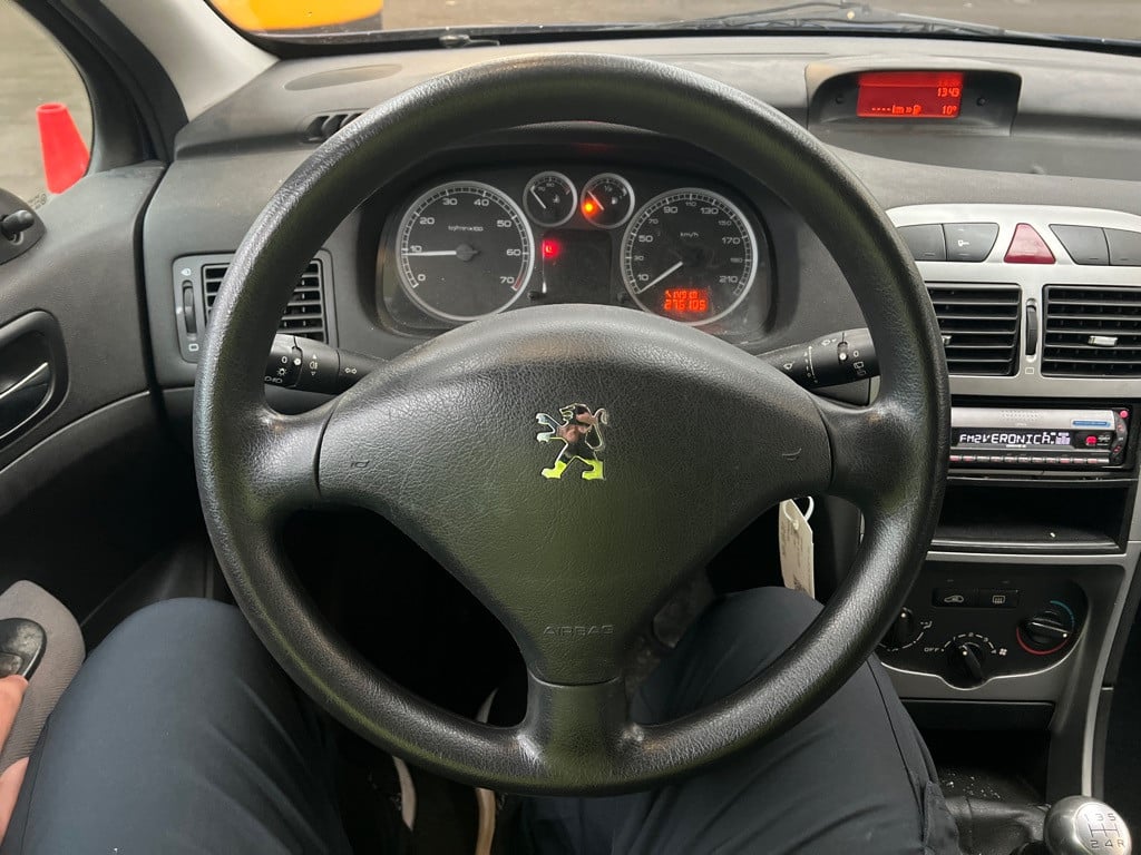 Peugeot 307-2004-5 deuren-trekhaak-radio/cd speler-igst-nw. apk-1450,=
