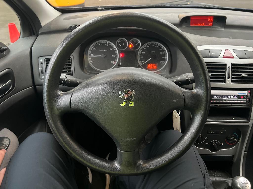 Peugeot 307-2004-5 deuren-trekhaak-radio/cd speler-igst-nw. apk-1250,=