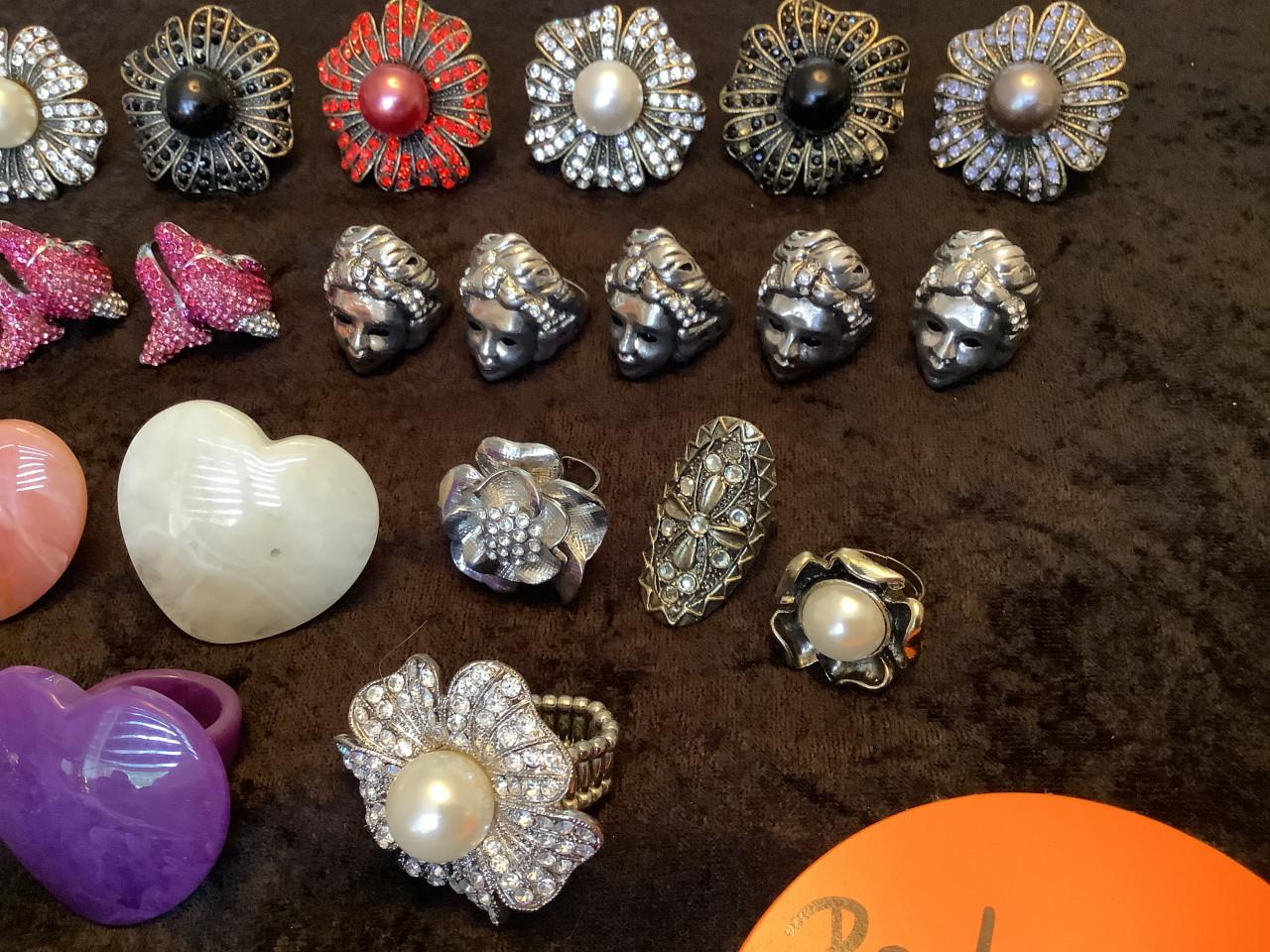 Aanbieding, diversen soorten ringen. ( partij 125)