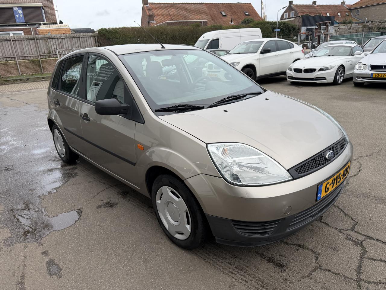 Ford Fiesta 1.3i Ambiente 5 deus ! ! !