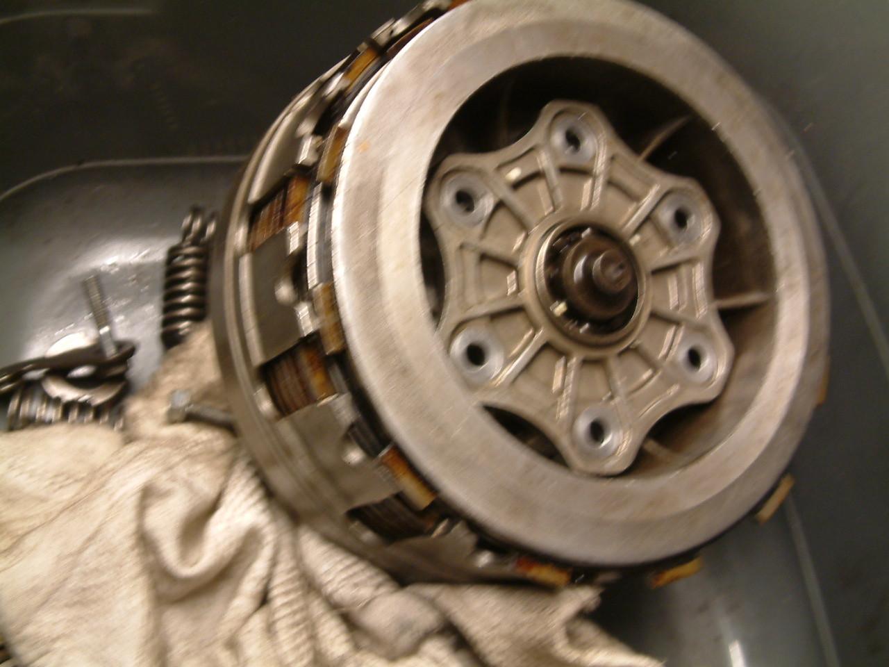 Veel gedemonteerde honda bol dor  en cb onderdelen -en gestrand project