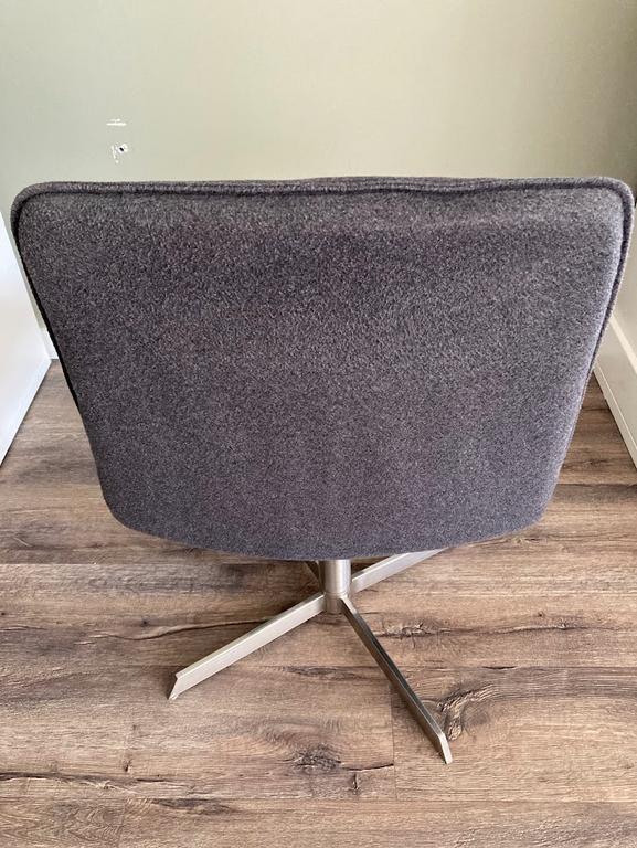 Donkergrijze (lounge)stoel /draaifauteuil