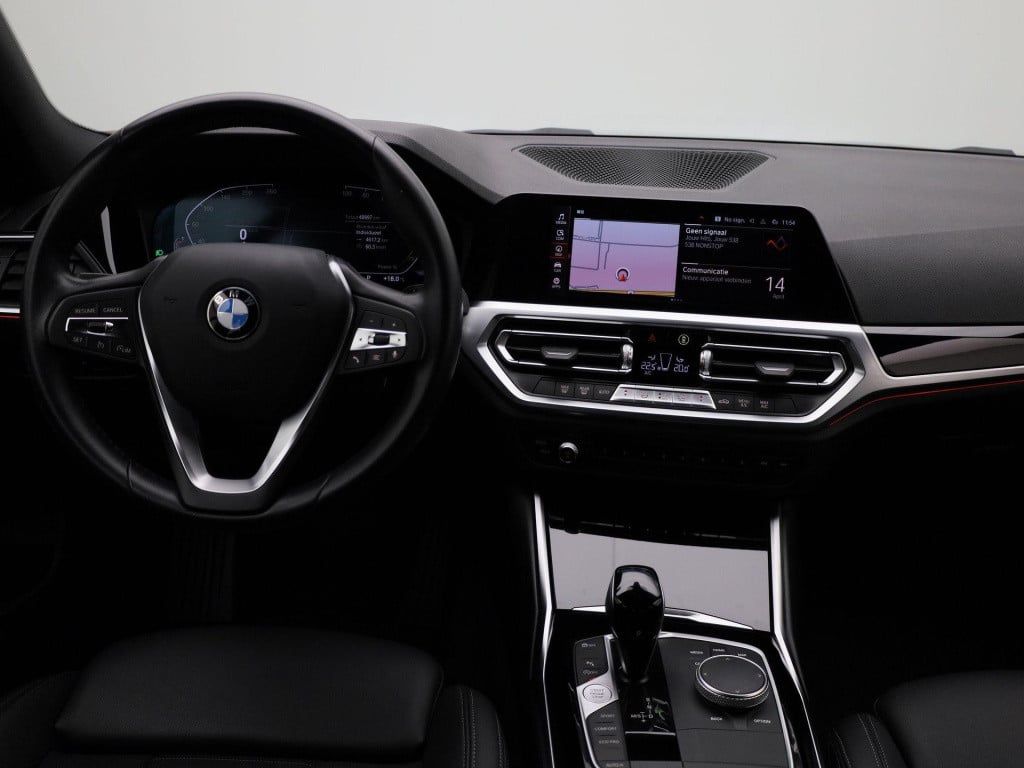 BMW 3-serie 318i business edition | automaat | lmv | half leder | virtual c