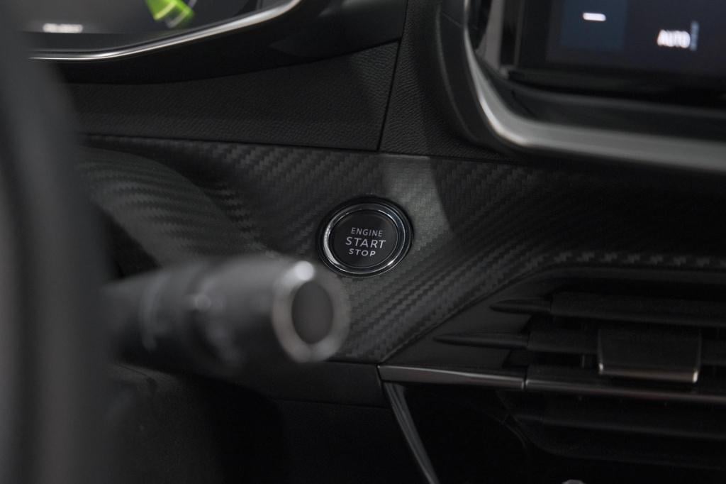 Peugeot 2008 puretech 130 eat8 gt | camera | apple carplay | parkeersensore