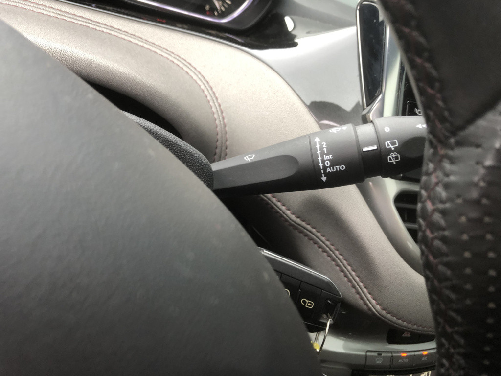 Peugeot 208 1.6 vti 120pk panoramdak 3-drs