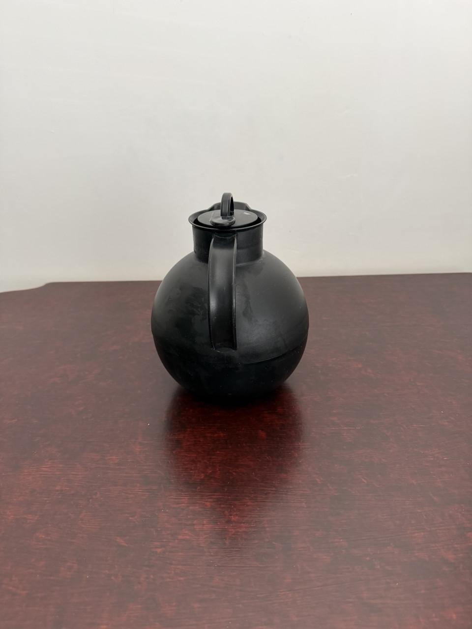 Alfi theekannen (zwart + geel) – ontwerp Ole Palsby