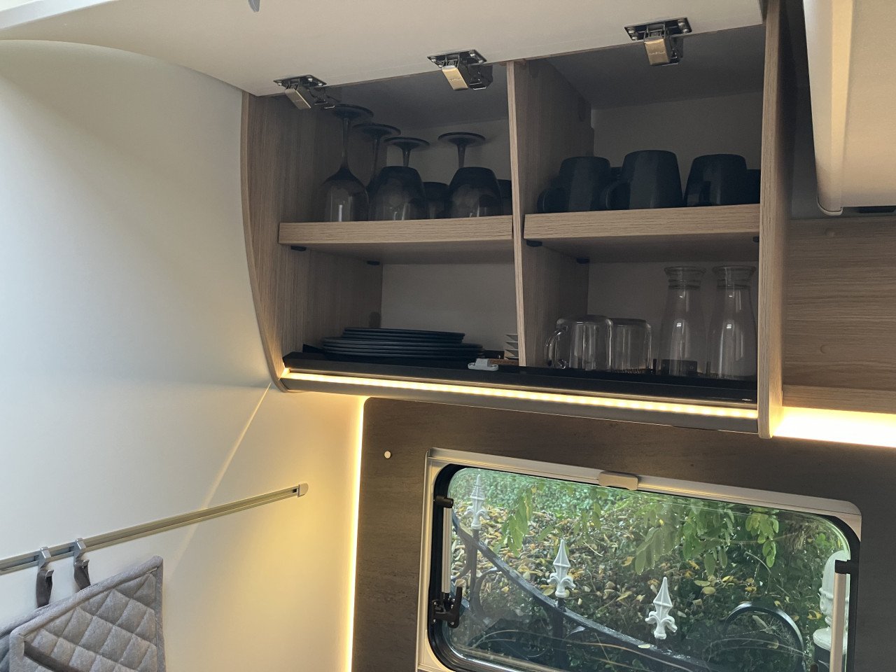 Prachtige 4 pers. automaat camper huren / Te koop Camper Sunlight T68
