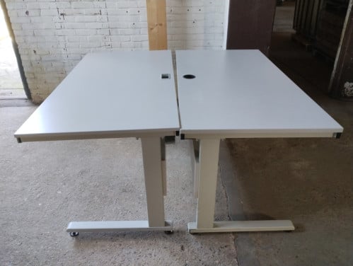 Tafels, bureaus en ladenblokken