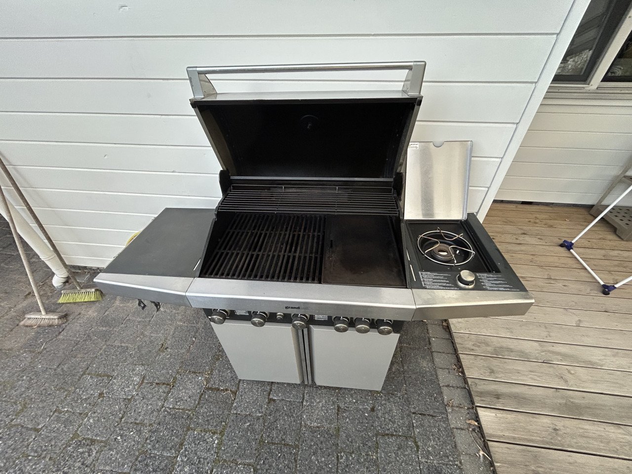 Barbecue grand hall