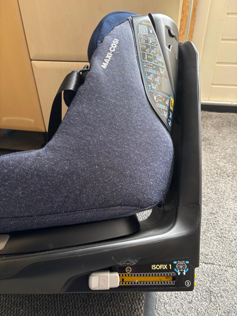 Te koop Maxi Cosi autostoel AxissFix Draaibaar ISO-fix bevestiging.